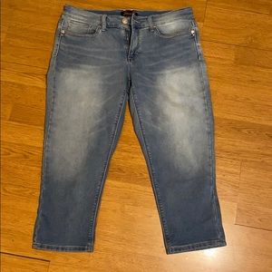 Seven7. Ladies cropped jeans.  Super soft. Faded.